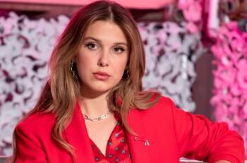 Millie Bobby Brown deslumbra con un mini vestido en su fiesta de cumpleaños 19