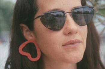 Ximena Sariñana recrea famosa escena de “Amarte Duele”, 20 años después