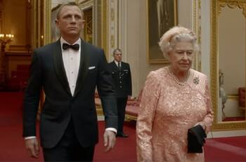 Daniel Craig afirmó que la Reina Isabel “es muy divertida”