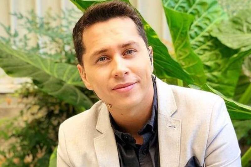 El animador recibió propuesta indecente de seguidora.