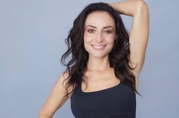 Marimar Vega por fin se muestra amorosa con su prometido, ¿será el bueno?