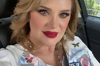 Erika Buenfil festeja sus 58 años al lado de un apuesto caballero menor que ella