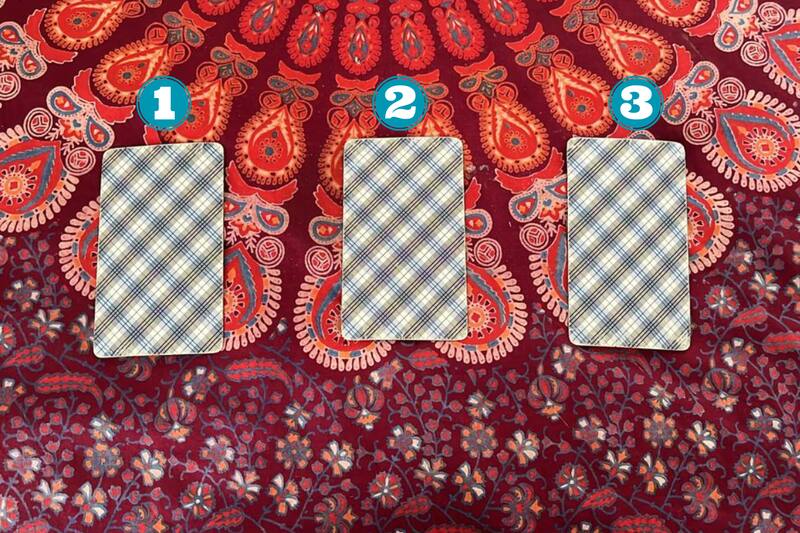 Escoge una de las tres cartas y obtén un consejo para este viernes.