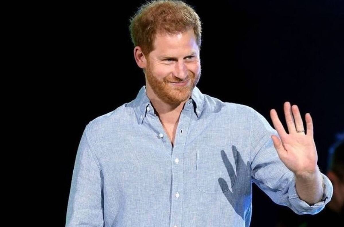 Príncipe Harry bromea sobre quedarse calvo