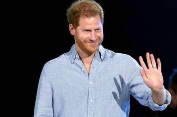 Príncipe Harry bromea sobre quedarse calvo