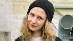 Así escapó de Rusia una de las integrantes del grupo punk Pussy Riot, que estaba bajo arresto domiciliario