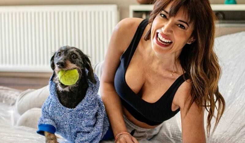 cuenta la historia de su perro influencer, Ernesto.