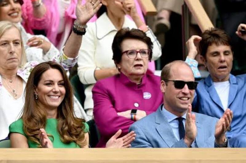 Los príncipes de Gales se demuestran amor con sutiles gestos.