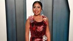 Este es el costoso bolso color menta con el que Yalitza impactó en "Vogue"
