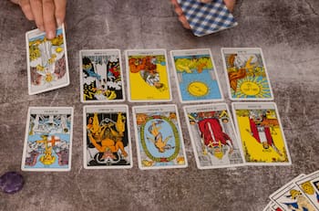Tarot: ¿Existen cartas que sean más negativas y más positivas?