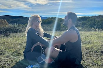Sam Asghari sube tiernas imágenes con Britney: "Mi esposa se está convirtiendo en gurú de la meditación"