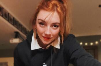 Regina Blandón muestra su drástico cambio de look a pelirrojo intenso