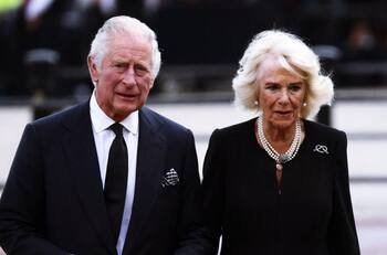Rey Carlos III y Camilla Parker viajan a Escocia para descansar de los funerales de la reina Isabel