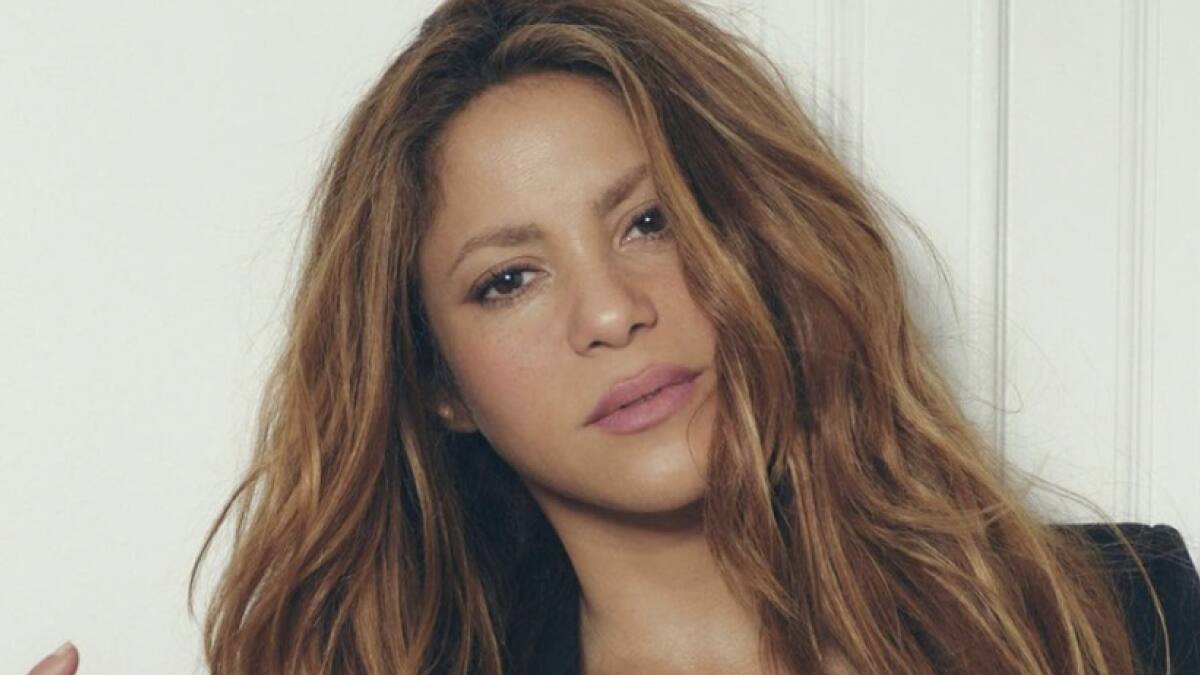 Shakira al natural: la artista disfruta de un día de sol y de surf