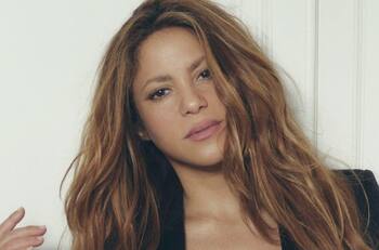 Shakira al natural: la artista disfruta de un día de sol y de surf