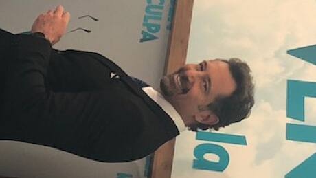 Gabriel Soto muy enamorado, pero sigue sin fecha de boda