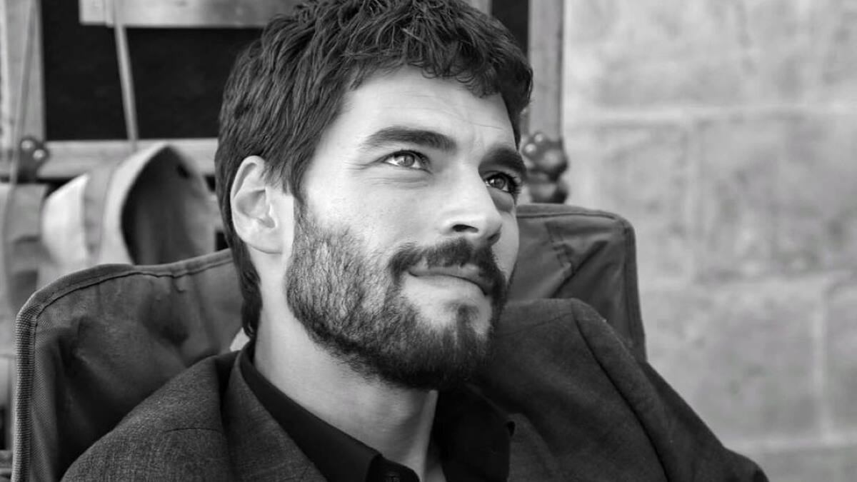 Hercai: Akin Akinözü ya escuchó su doblaje al español y así reaccionó