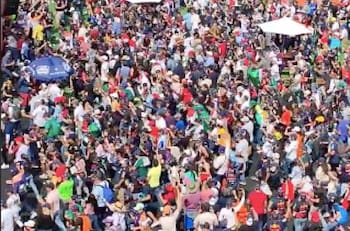 Gran Premio de México: el público hace una coreografía masiva del "Payaso de rodeo" en el autódromo