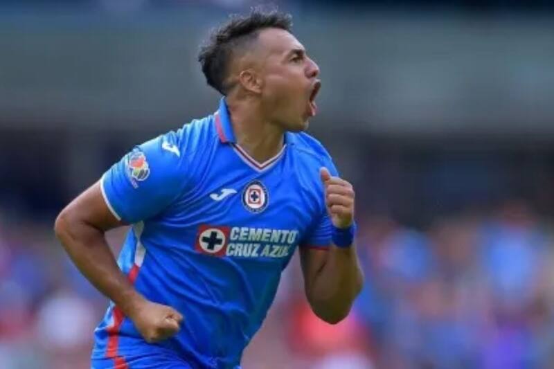 Iván Morales El 'Tanquecito' solo ha podido marcar dos goles con Cruz Azul. - Créditos: Twitter
