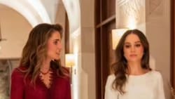 Hija de la reina Rania alteró su vestido de novia impresionante para incluir un detalle conmovedor