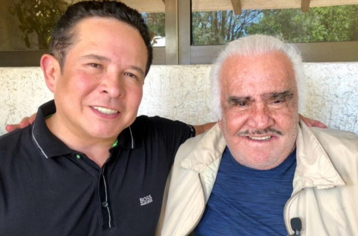 ¡No se lo perdonan! Gustavo Adolfo Infante confunde en vivo a Vicente Fernández con Pedro Infante