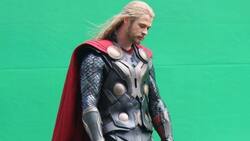 Chris Hemsworth comparte tiernas fotos de su hija en el set de grabación de Thor