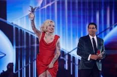 Se une a Luis Miguel, Myriam Hernández y más: así fue el momento en que Mon Laferte recibió la Gaviota de Platino