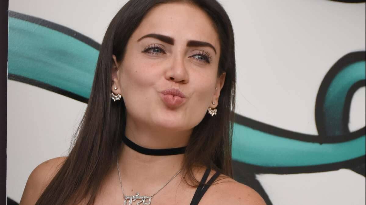 Enciende Celia Lora las redes mostrando sus atributos