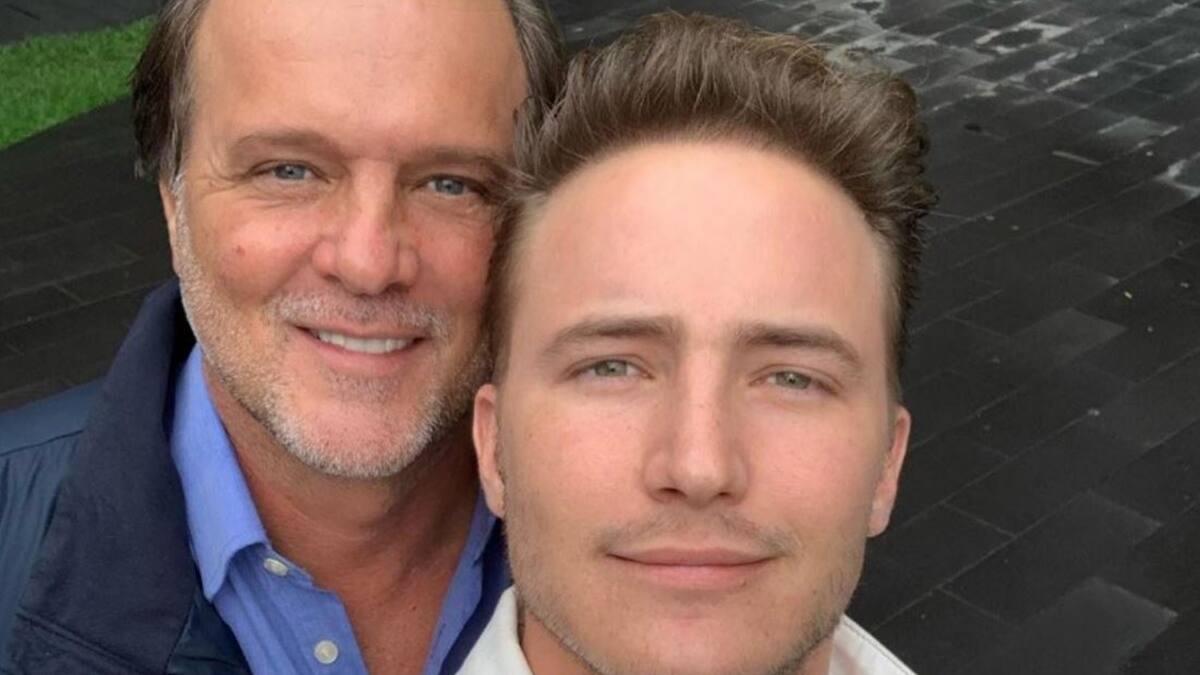 René Strickler celebra en grande la boda de su hijo con su novio y le llueven halagos