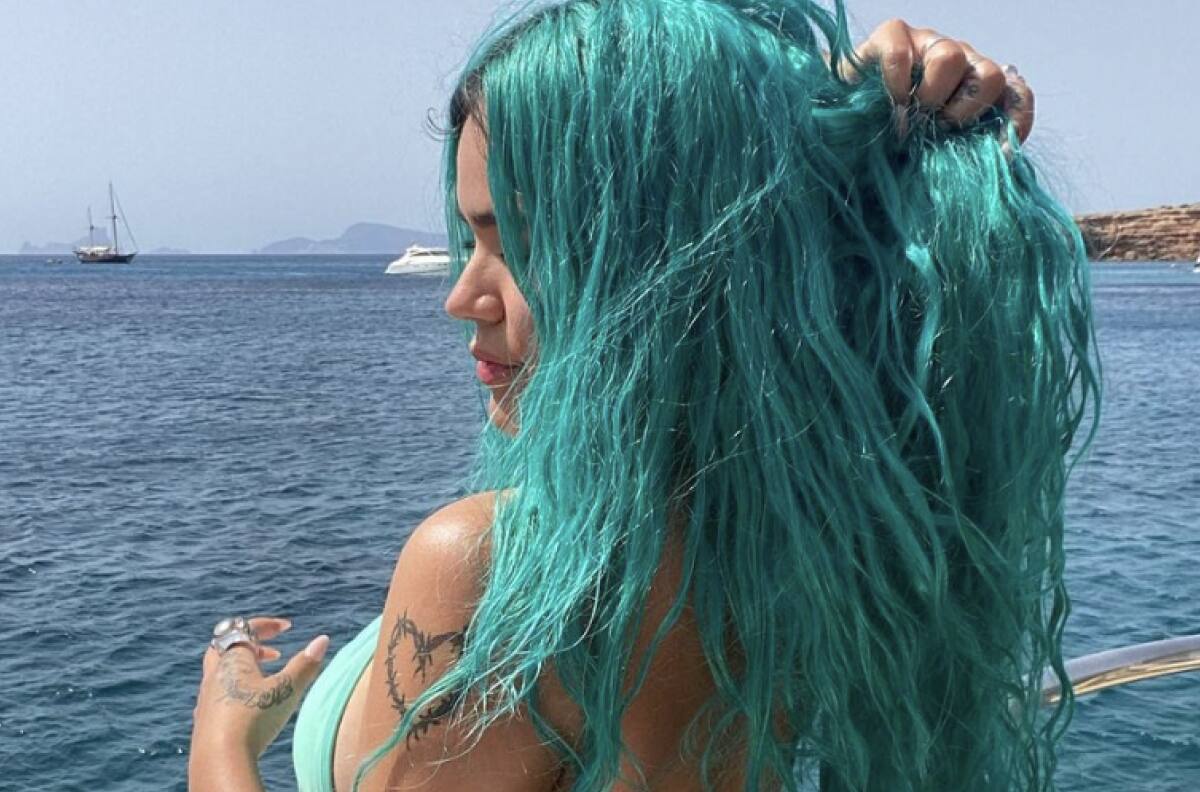 “Llegó ‘La Bichota’ a Dubai”: Así son las lujosas y arriesgadas vacaciones de Karol G