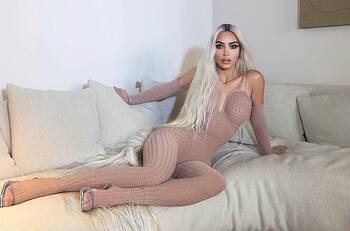 Kim Kardashian se somete a doloroso tratamiento estético