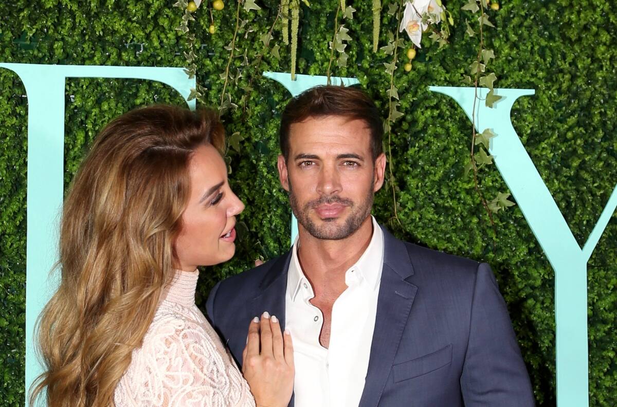William Levy no suelta a su esposa ¡Ni en el baño! y causa controversia en redes