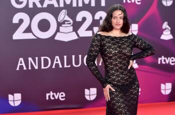 Rosalía, Fran Valenzuela y más: Los mejores looks de la Alfombra Roja de los premios Grammy Latino