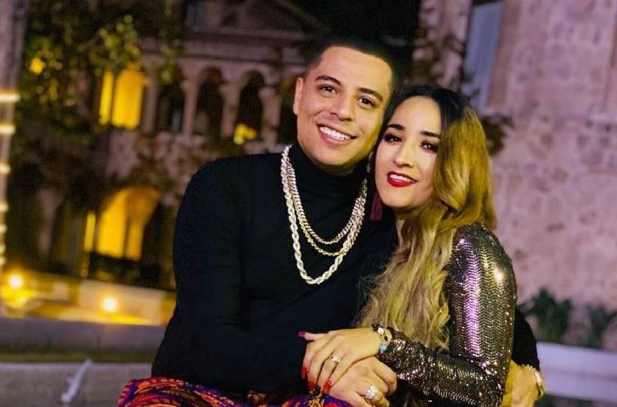 Eduin Caz, vocalista de Grupo Firme, y su esposa presentan a su nueva “hija”