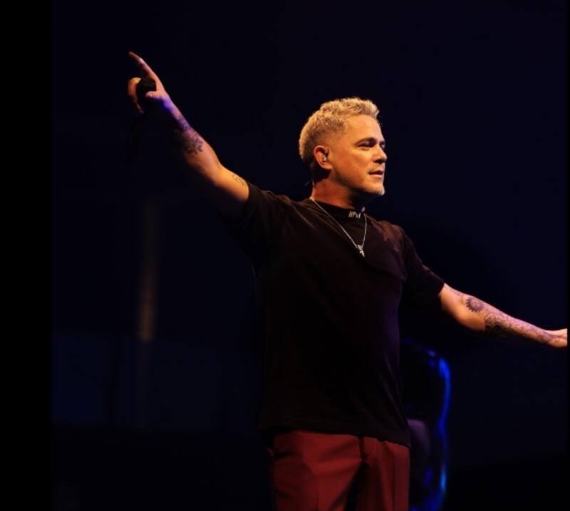 El artista inició su gira por España con un concierto en Pamplona.