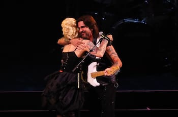 “Lo invité hoy, pero...”: Mon Laferte explica por qué Juanes no cantó “Amárrame” con ella en Viña 2026