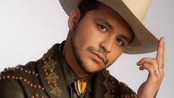 Chistian Nodal es captado en los juzgados tras denuncia de disquera