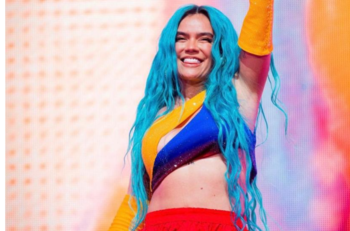 Karol G hace moverse a fans en Guadalajara, les regala boletos y anima en concierto