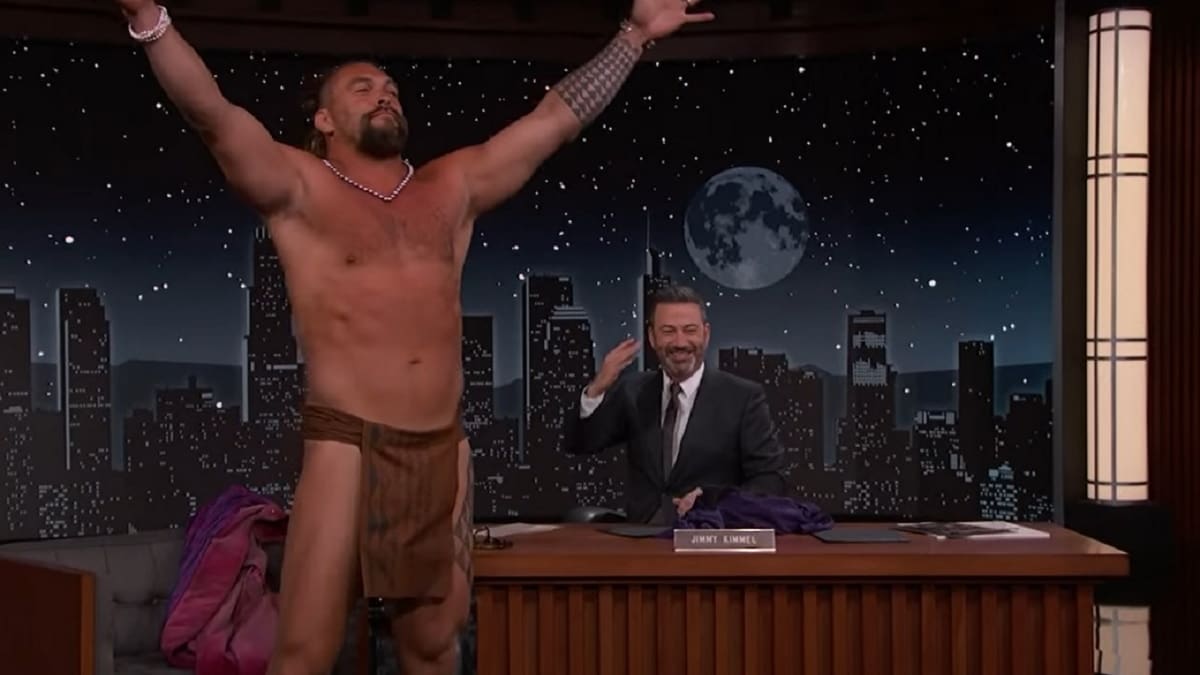 Jason Momoa se vuelve viral a desvestirse y quedar en un Malo tradicional en "Jimmy Kimmel Live!"