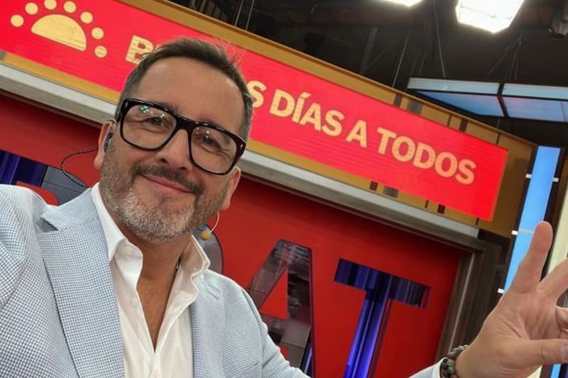Eduardo Fuentes El periodista protagonizó un cómico momento durante la transmisión del matinal. - Créditos: Instagram