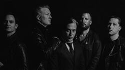 Denuncias de los hijos de Josh Homme, líder de Queens of the Stone Age, por violencia fueron desestimadas