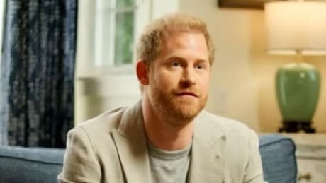 Príncipe Harry a punto de quedar en “bancarrota”