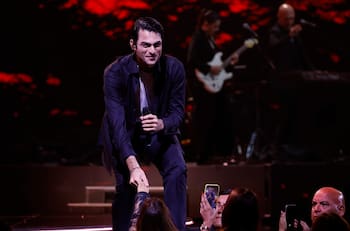 ¿Mala organización o falta de respeto? Matteo Bocelli salió al escenario de Viña 2026 en insólito horario