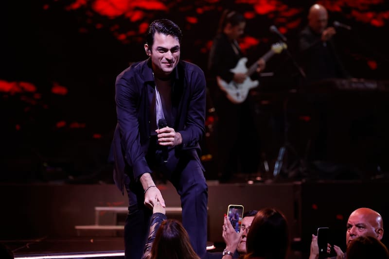 El cantante se presentó cerca de las 03:00 horas, algo que no gustó al público. Foto: Agencia Aton.