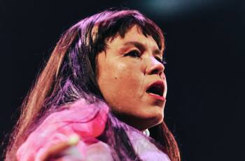 ¡Casi vacía!: Así lució la galería en el show de Bomba Estéreo en Viña 2026