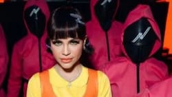 Natti Natasha se disfraza de la muñeca de "El Juego del Calamar" para concierto