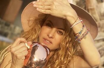 Paulina Rubio arremete contra su ex, Colate, por los documentos de su hijo