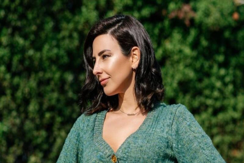 Daniela Castillo manda un mensaje en su sesión de fotos de fin de año.