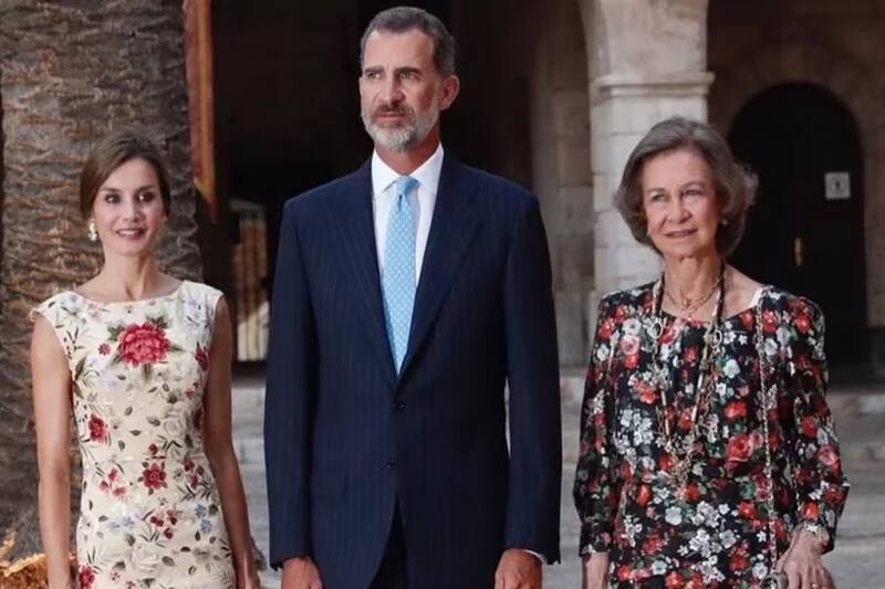 Realeza Para la Familia Real siempre ha sido difícil aceptar la postura de la reina de España - Créditos: