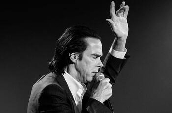 Nick Cave responde a fan sobre canción creada con su estilo por IA: "el apocalipsis está en camino"